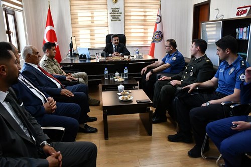 Kaymakamımız Sayın Nurhalil ÖZÇELİK, Kurban Bayramı Dolayısıyla İlçe Emniyet Müdürlüğü’nü Ziyaret Etti.