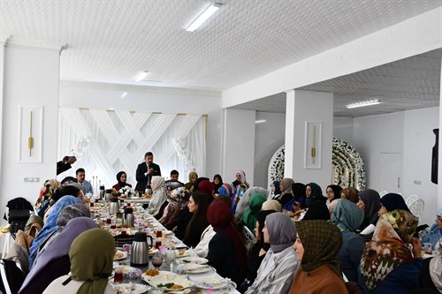 Kaymakamımız Sayın Nurhalil ÖZÇELİK, Anneler Günü Kahvaltı Programı’na katıldı.