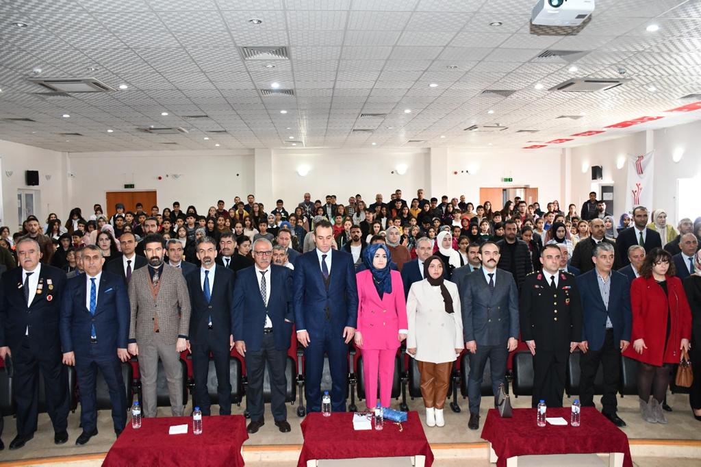Kaymakamımız Sayın İsmail  DEMİR 18 Mart Çanakkale Zaferi ve Şehitleri Anma Günü programına katıldı.